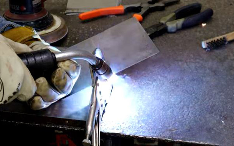 Welding Thin Sheet Metal- Tips and Techniques from Experts 1 Welding Thin Sheet Metal- Tips and Techniques from Industry Experts