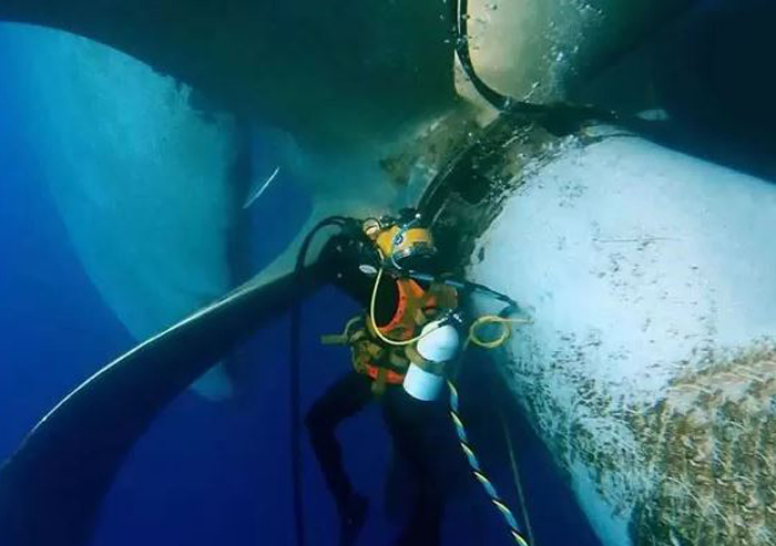 Dangers and Risks of Underwater Welding 1 Dangers and Risks of Underwater Welding