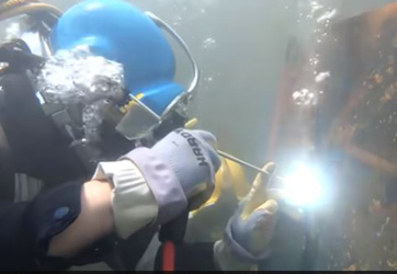 How do underwater welders die